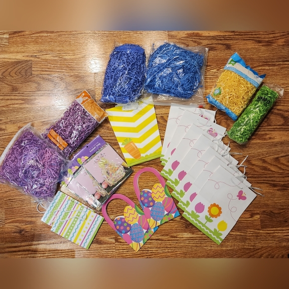 21 Piece Easter Bundle-Easter Grass, Cellophane Bags & Gift Bags - Picture 1 of 10